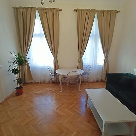 Garden Of Light Apartment Sibiu Bagian luar foto