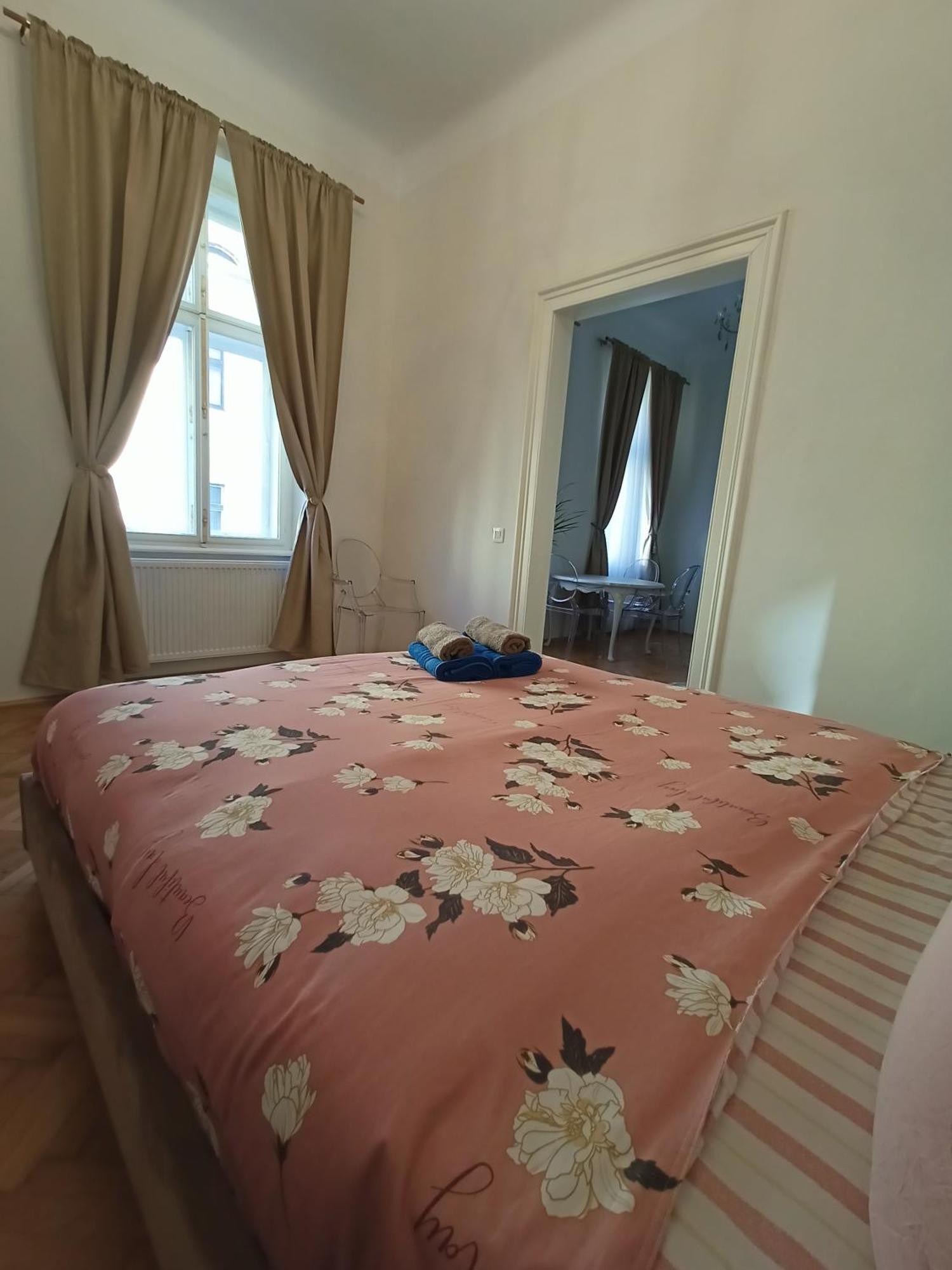 Garden Of Light Apartment Sibiu Bagian luar foto