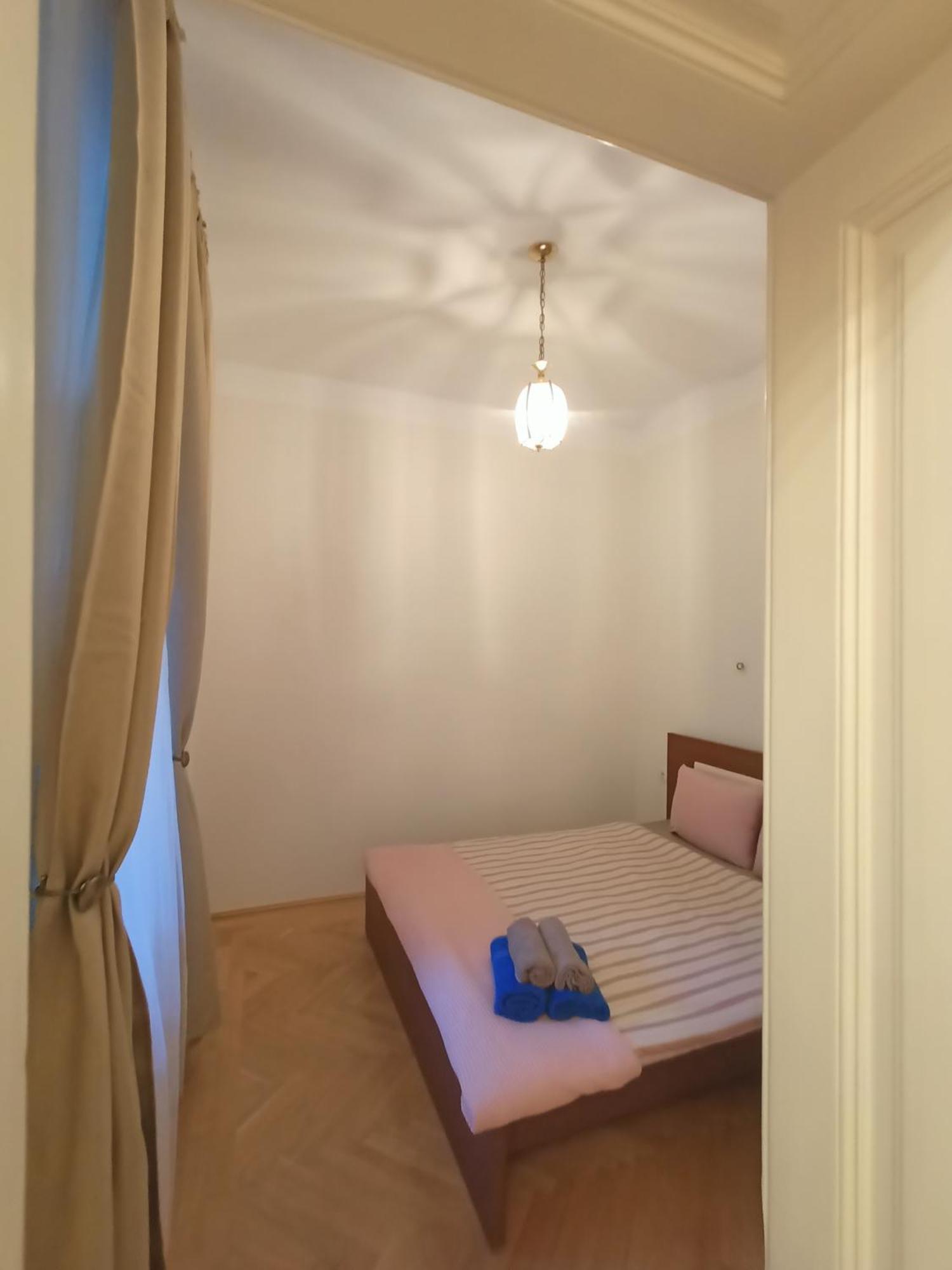 Garden Of Light Apartment Sibiu Bagian luar foto