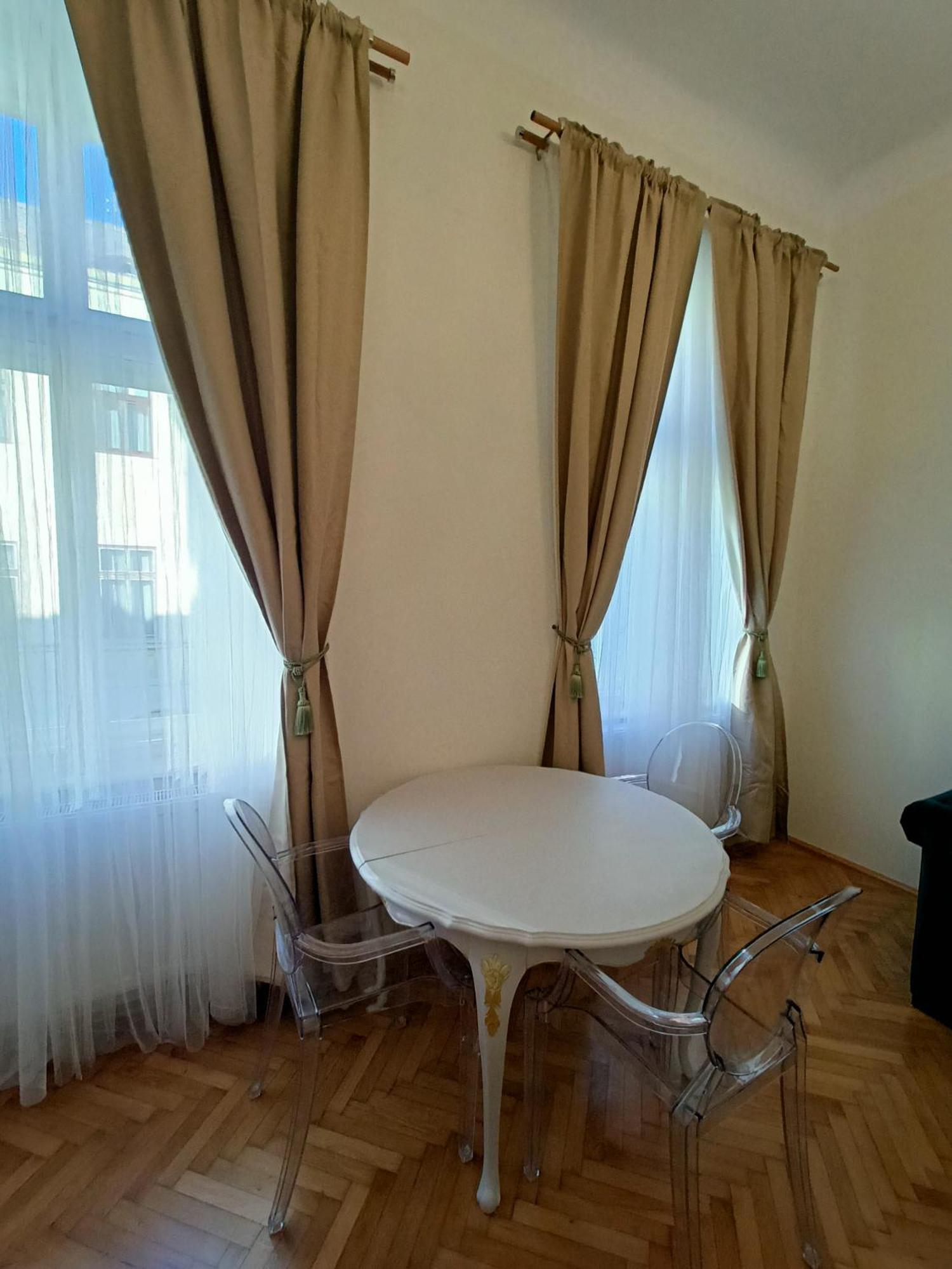 Garden Of Light Apartment Sibiu Bagian luar foto