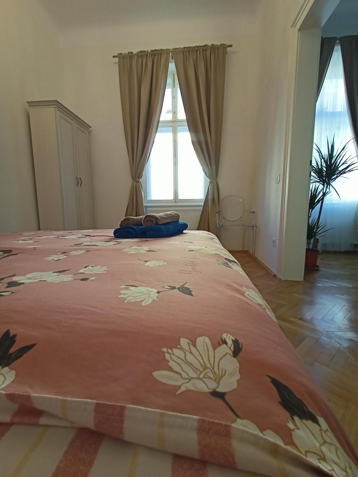Garden Of Light Apartment Sibiu Bagian luar foto