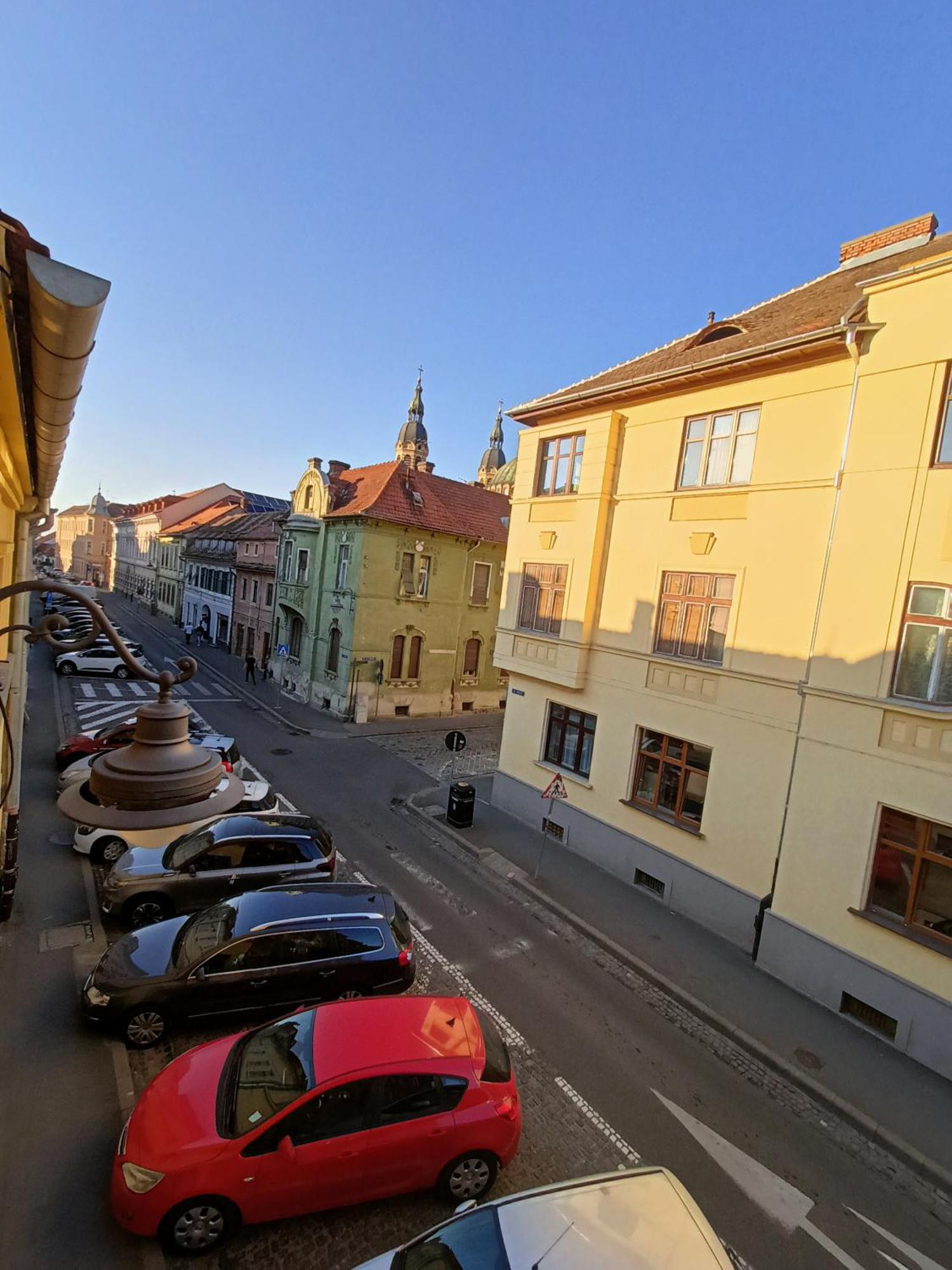 Garden Of Light Apartment Sibiu Bagian luar foto