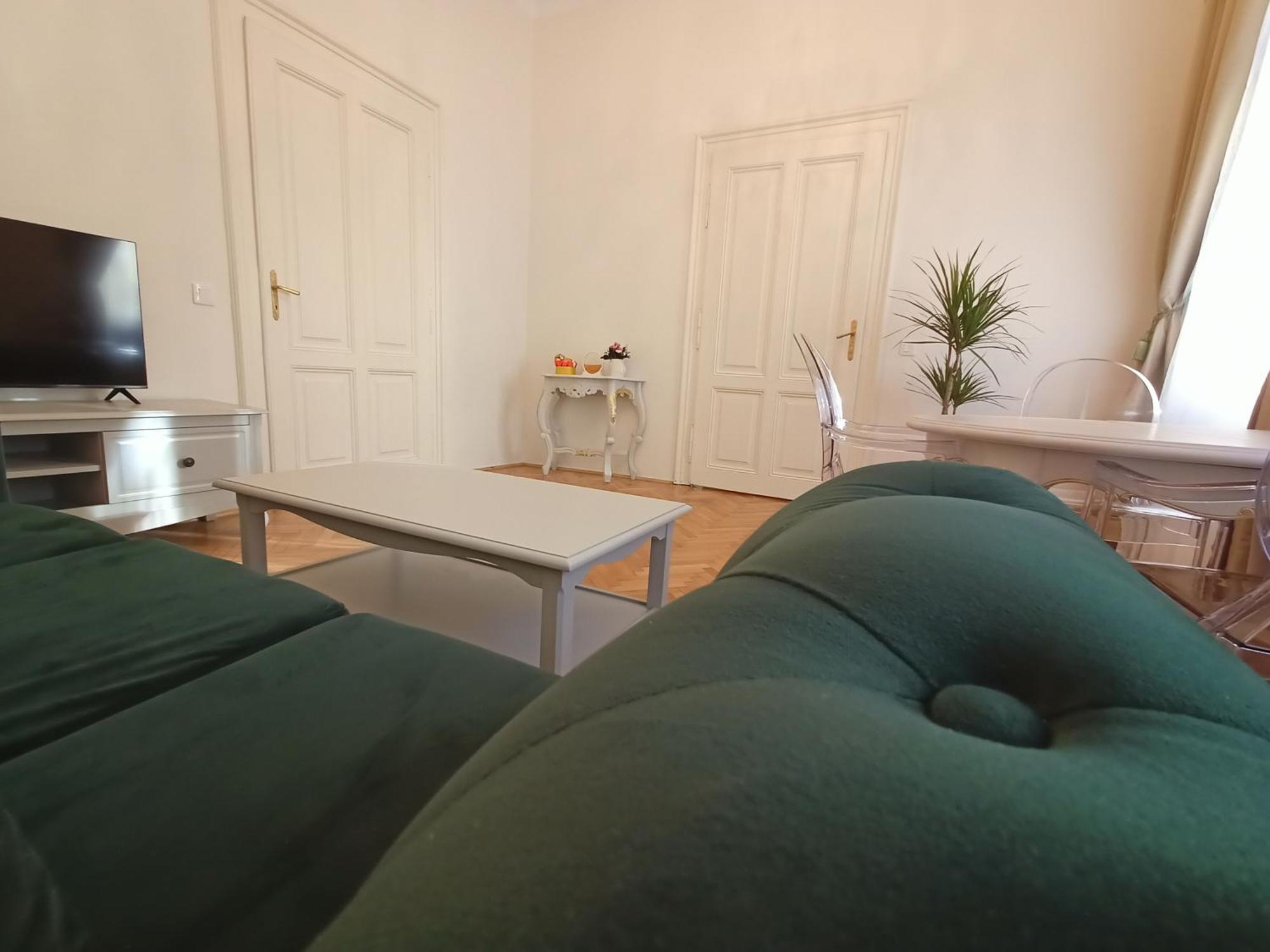 Garden Of Light Apartment Sibiu Bagian luar foto
