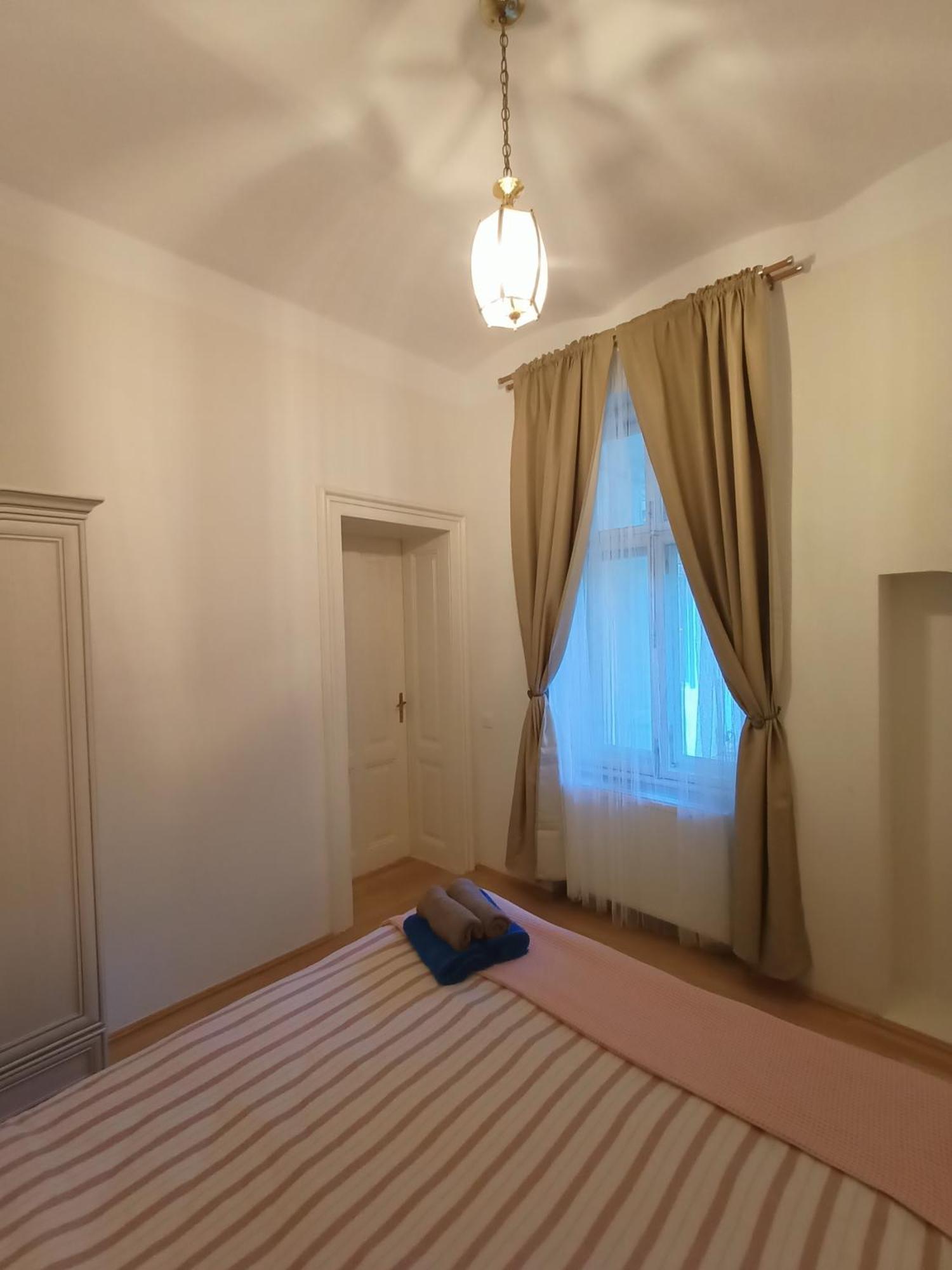 Garden Of Light Apartment Sibiu Bagian luar foto